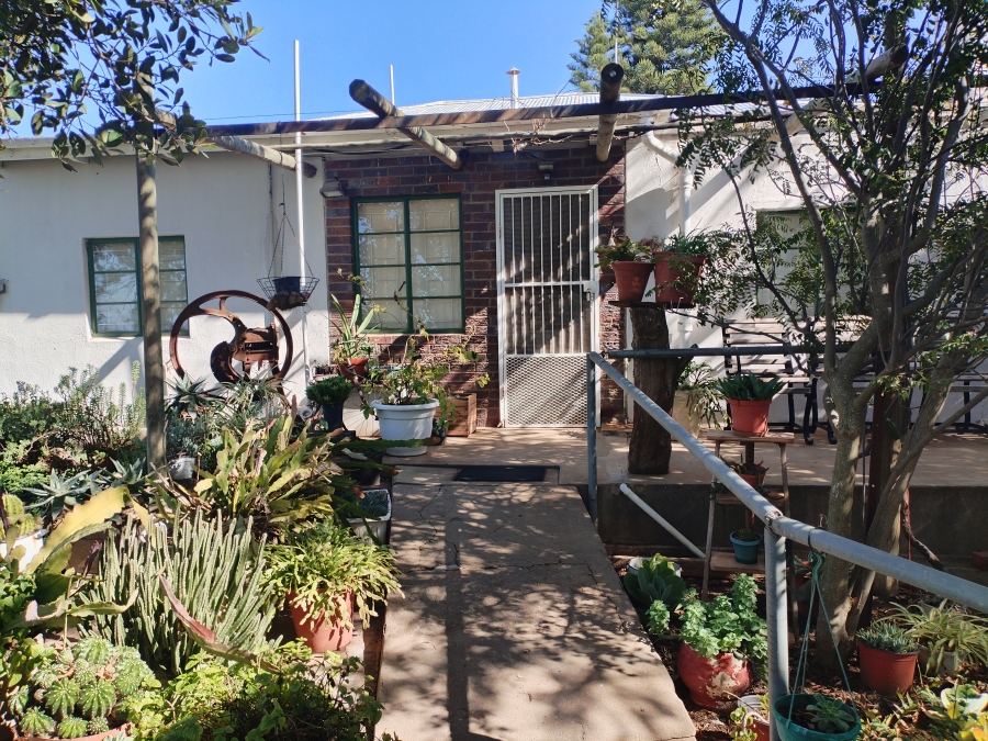 4 Bedroom Property for Sale in Ruststasie Western Cape